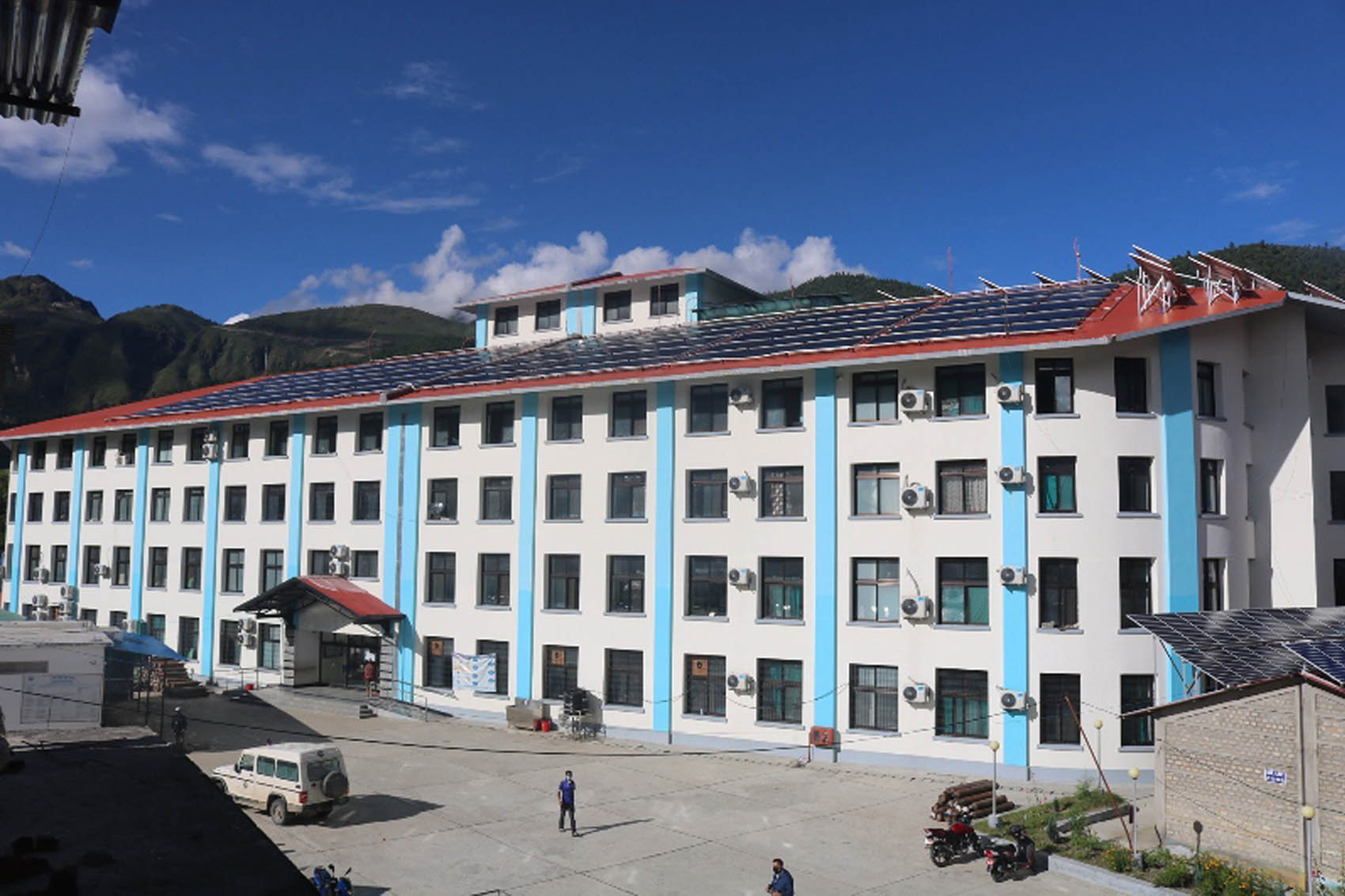 कर्णाली स्वास्थ्य विज्ञान प्रतिष्ठानको केन्द्रीय तथा शैक्षिक प्रशासनमा भएको तालाबन्दी खुल्यो