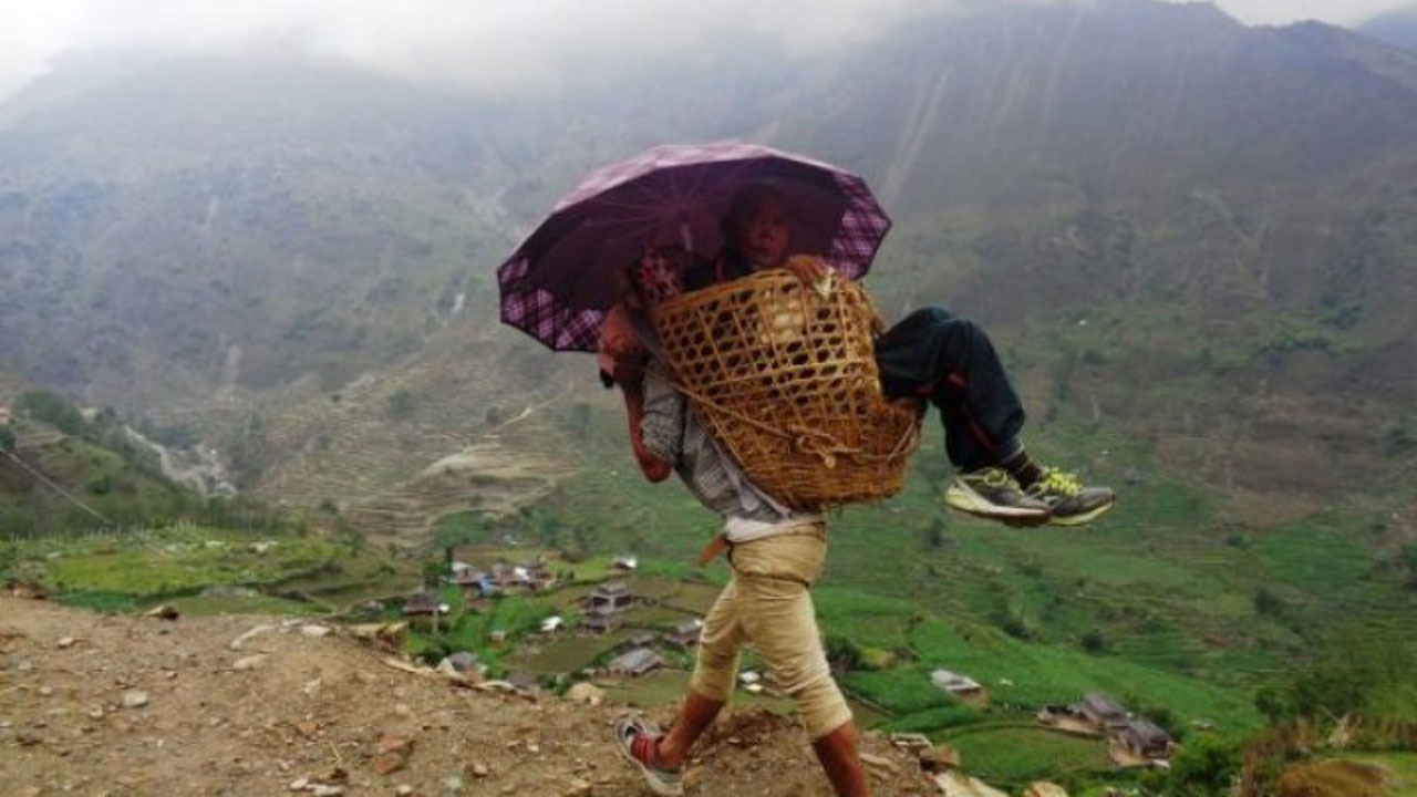 जाजरकोट एम्बुलेन्सविहीन, बिरामी बोक्न डोको