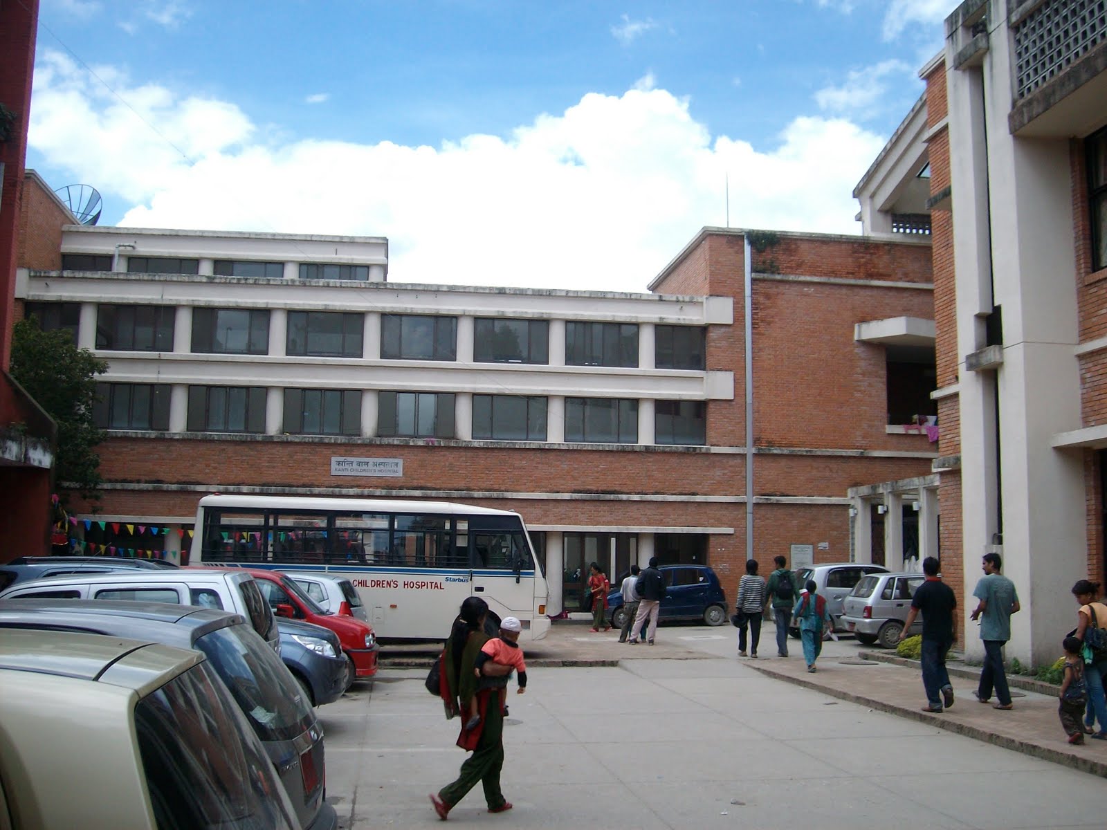 काठमाडौं महानगरपालिकालद्धारा कान्तिबाल अस्पताललाई पिसिआर मेसिन हस्तान्तरण