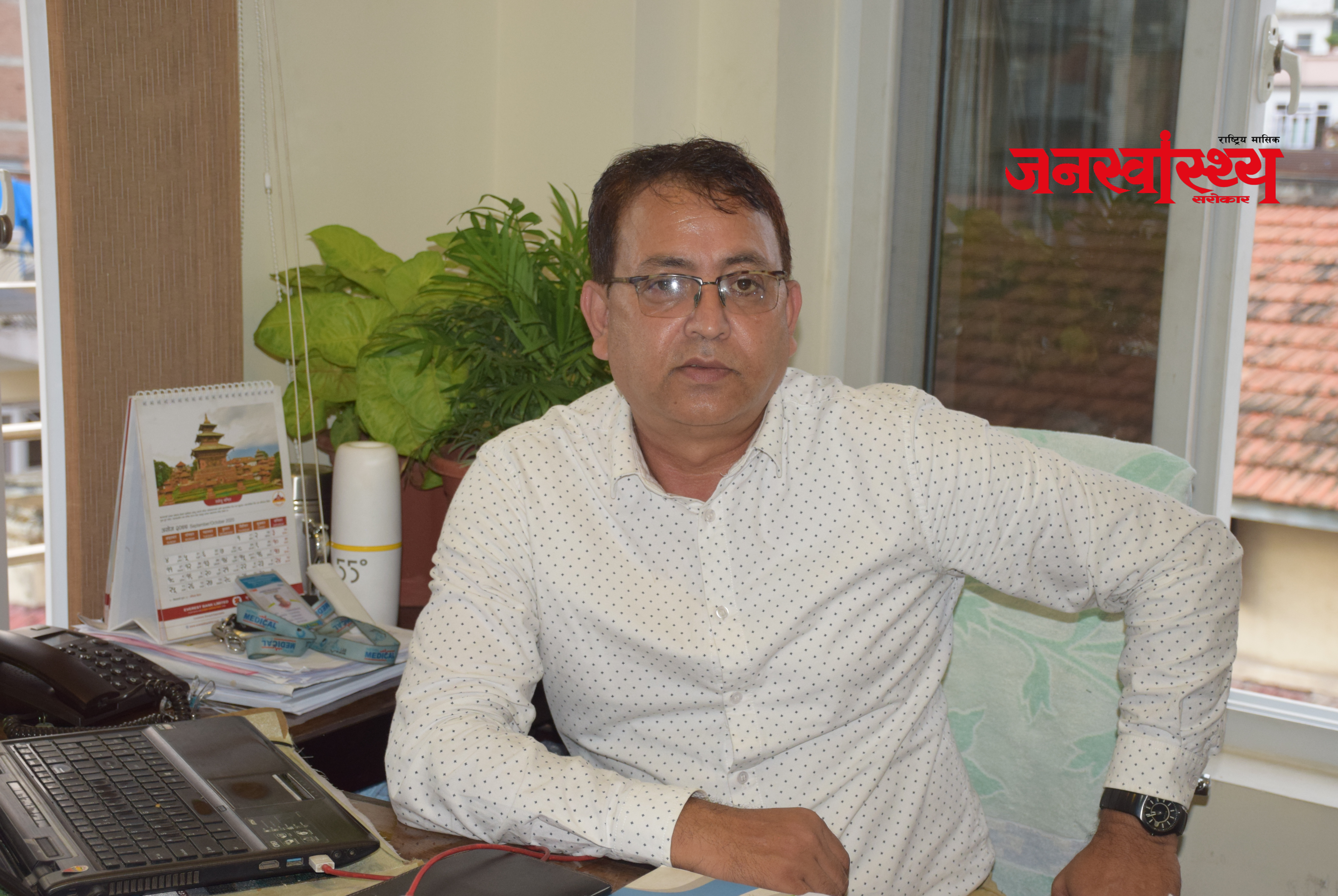 स्वास्थ्य विज्ञान व्यवसायी संघका अध्यक्ष बस्नेतद्धारा आविष्कार केन्द्रलाई दुई लाख सहयोग