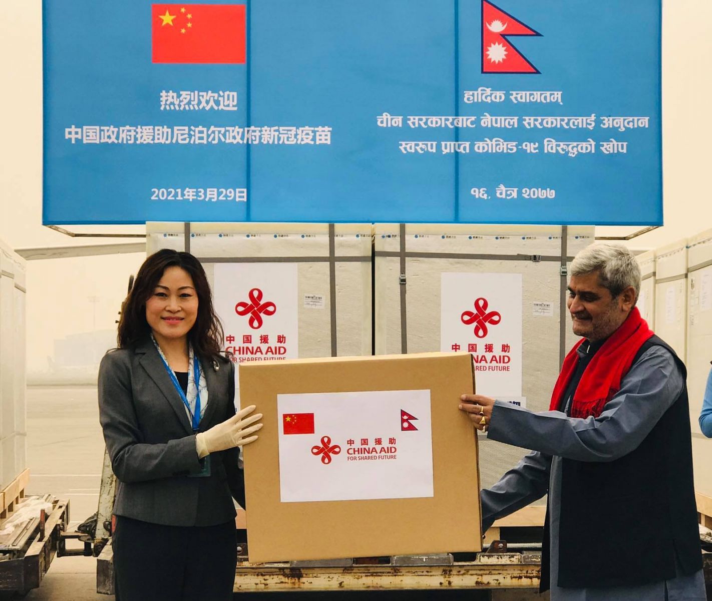 चीनले दिएको ८ लाख डोज खोप काठमाडौँ आइपुग्यो