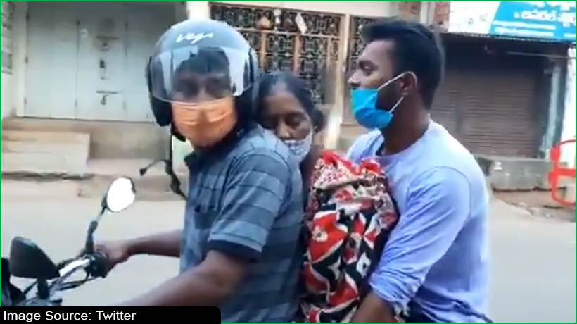 कोरोनाबाट मृत्यु भएकी महिलाको शब मोटरसाईकलमा राखेर ल्याउदा...