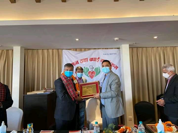 वरिष्ठ मुटुरोग विशेषज्ञ प्राडा. भगवान कोइराला सहित चारजना चिकित्सक सम्मानित