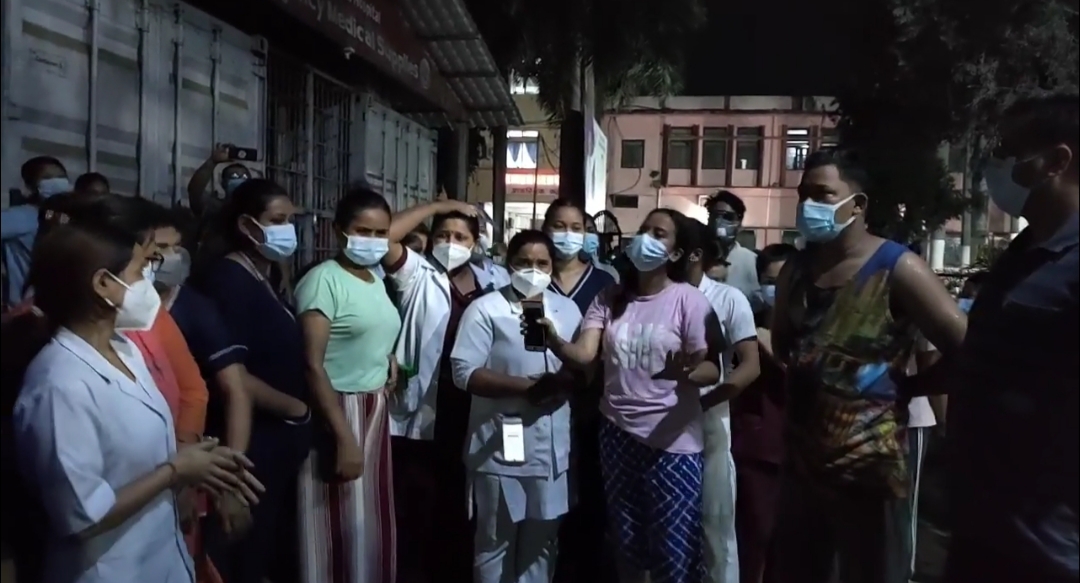 भेरी अस्पतालका स्वास्थ्यकर्मी आन्दोलित, दोषीलाई तत्काल कारबाही गर्नुपर्ने माग