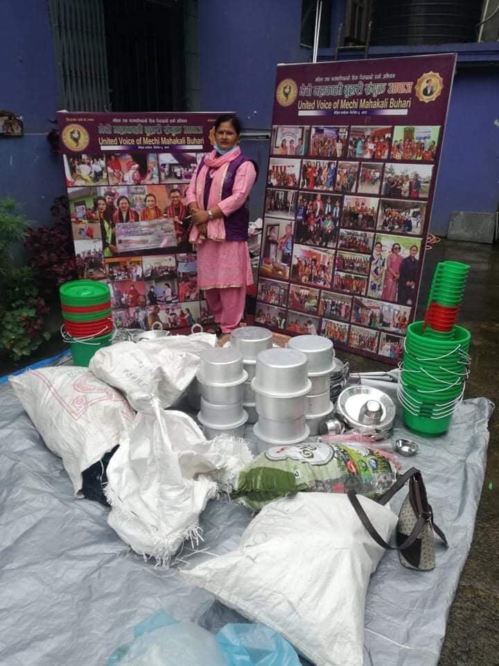 मेचीमहाकाली बुहारी संयुक्त आवाज काठमाडौद्धारा बाढी प्रभावित मेलम्ची क्षेत्रमा राहत वितरण