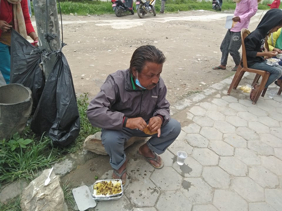 जन्मोत्सवमा २०० असहायलाई निःशुल्क भोजन, ६ घर परिवारलाई खाद्यान्न व्यवस्था