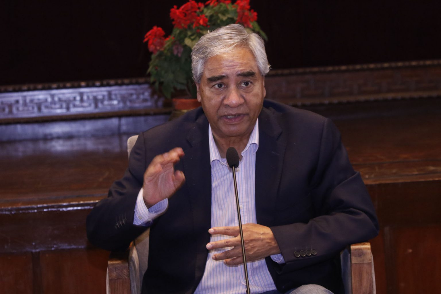 प्रचण्डलाई कोरोना देखिएपछि प्रधानमन्त्री देउवा होम आइसोलेशनमा