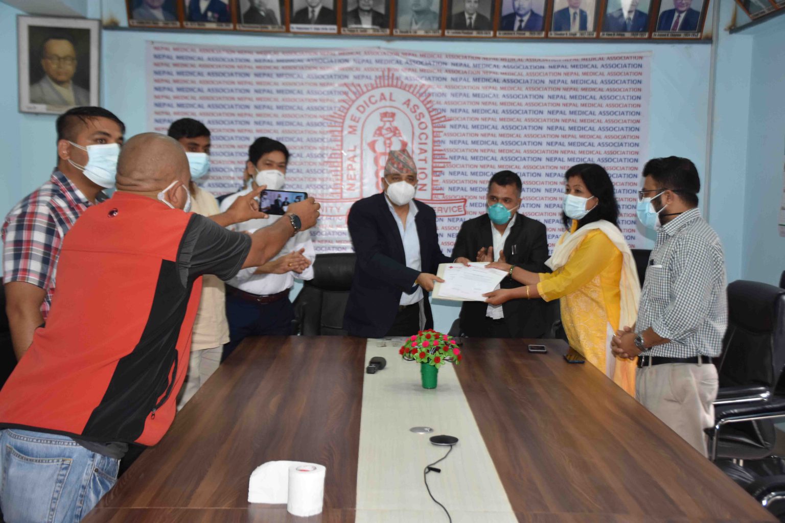 नेपाल रेडक्रस सोसाइटीद्वारा स्वास्थ्य सुरक्षा सामग्री वितरण