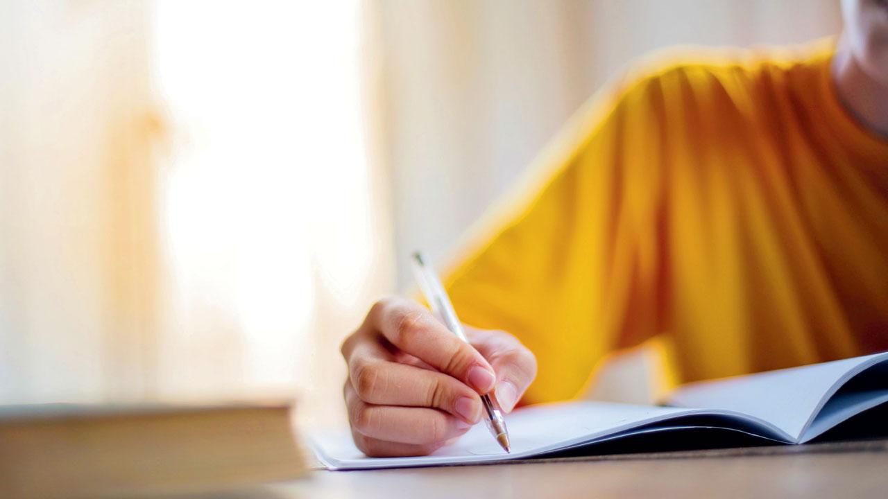 कक्षा १२ को परीक्षा भौतिक उपस्थितिमा गराउन संसदीय समितिको निर्देशन