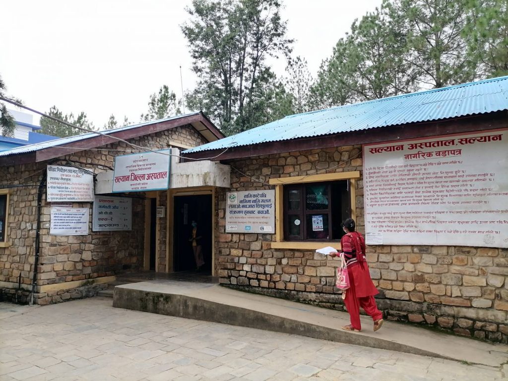 स्वास्थ्यकर्मीको अभावले थलिँदै सल्यान जिल्ला अस्पताल