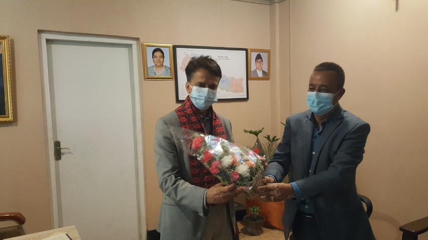 औषधि व्यवसायीद्धारा महानिर्देशक ढकाललाई बधाई र शुभकामना