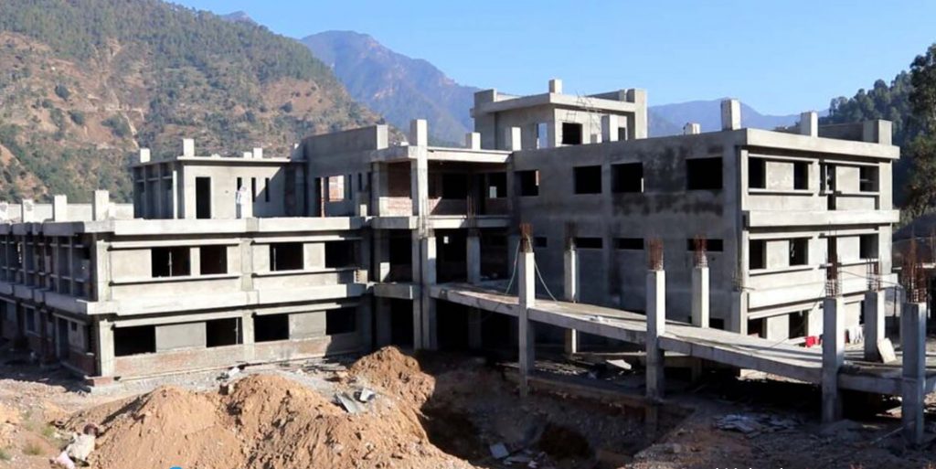 अस्पताल भवन समयमै निर्माण नहुँदा सेवाग्राही समस्यामा