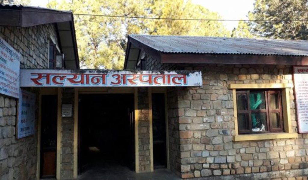 सल्यान अस्पतालमा चिकित्सकको अभावमा फर्काइए बिरामी