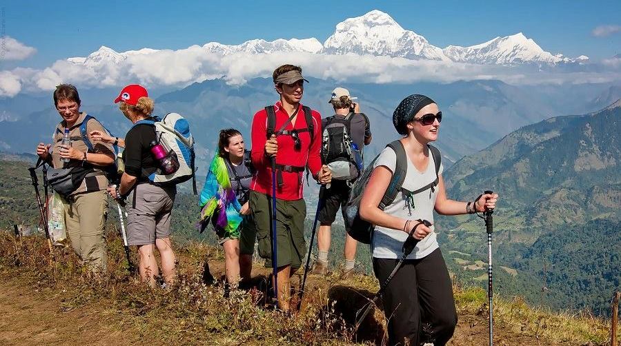 नेपालमा घट्दो कोरोना, बढ्दो पर्यटक