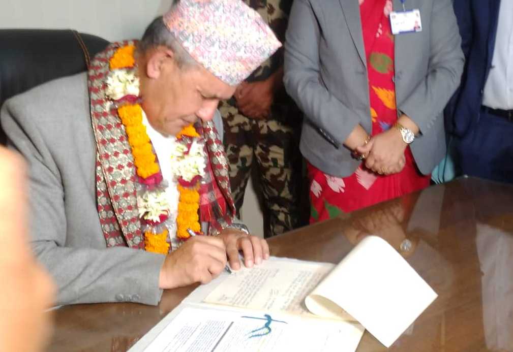 नवनियुक्त स्वास्थ्य तथा जनसंख्या मन्त्री भवानीप्रसाद खापुङद्धारा पदभार ग्रहण, ग्लोबल फण्डको कार्यक्रम सरकार आफैंले सञ्चालन गर्ने