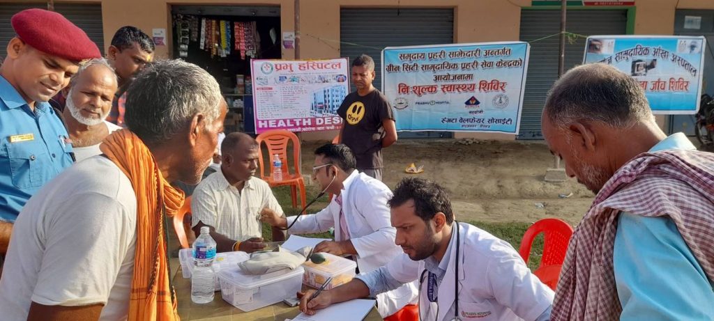 घुम्ती शिविरमा ३ सय २५ जनाको निःशुल्क स्वास्थ्य परिक्षण