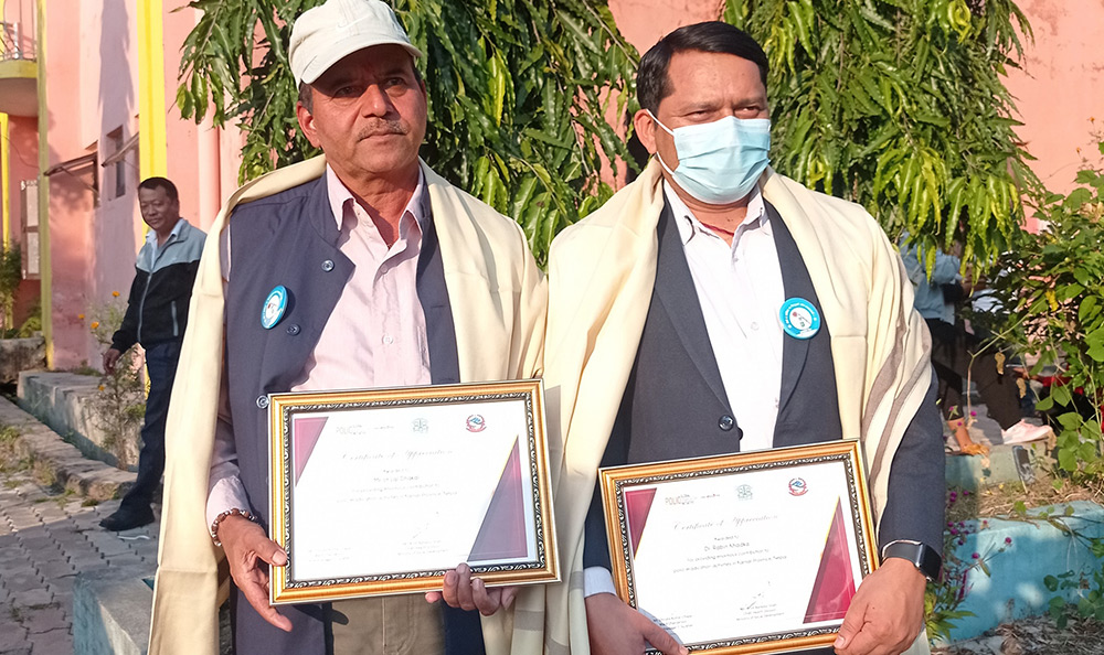 पोलियो उन्मूलनमा योगदान गर्ने २ जना सम्मानित