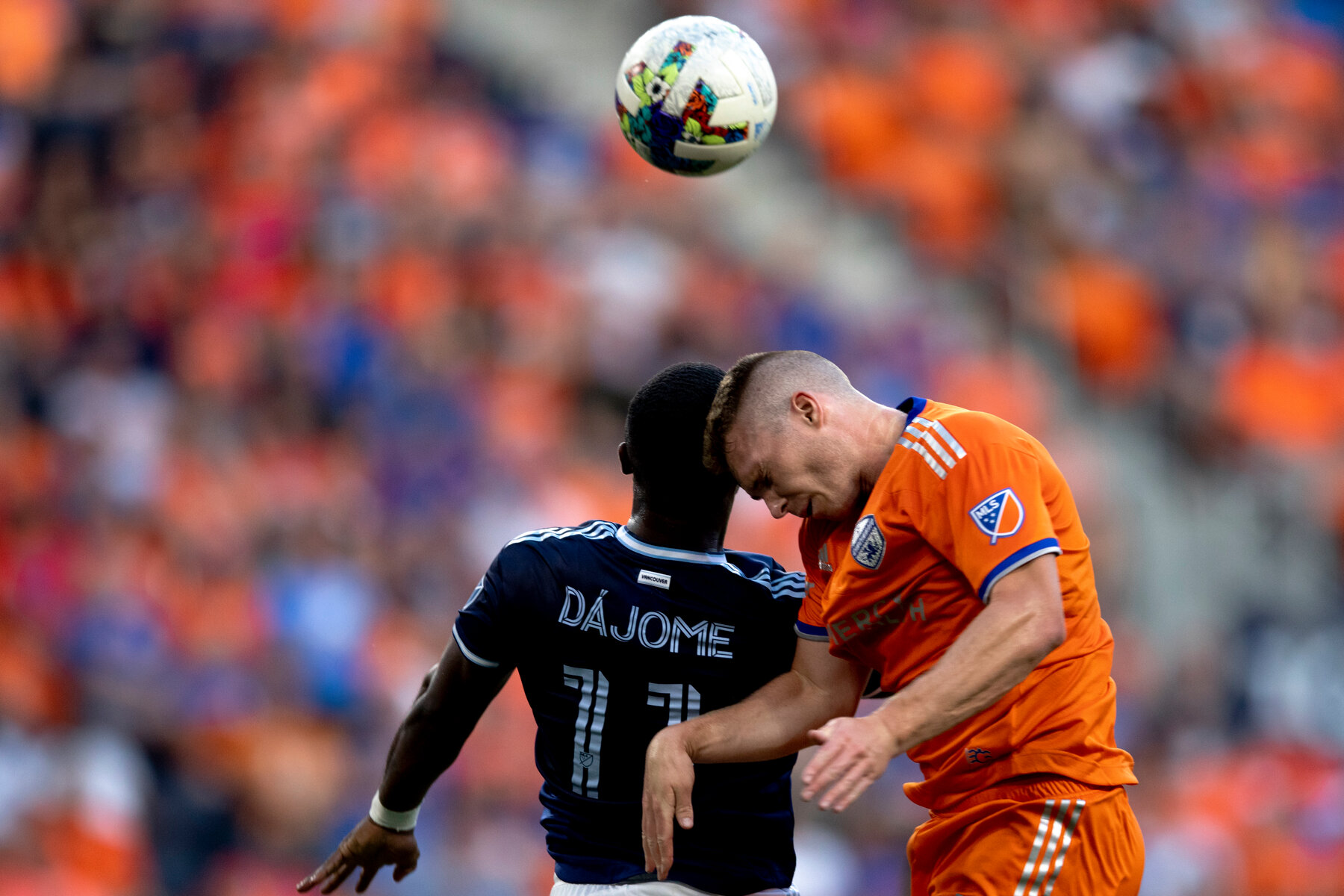 फुटबल खेल्दा हेडिङ गर्न यसकारण सावधान हुनुपर्ने