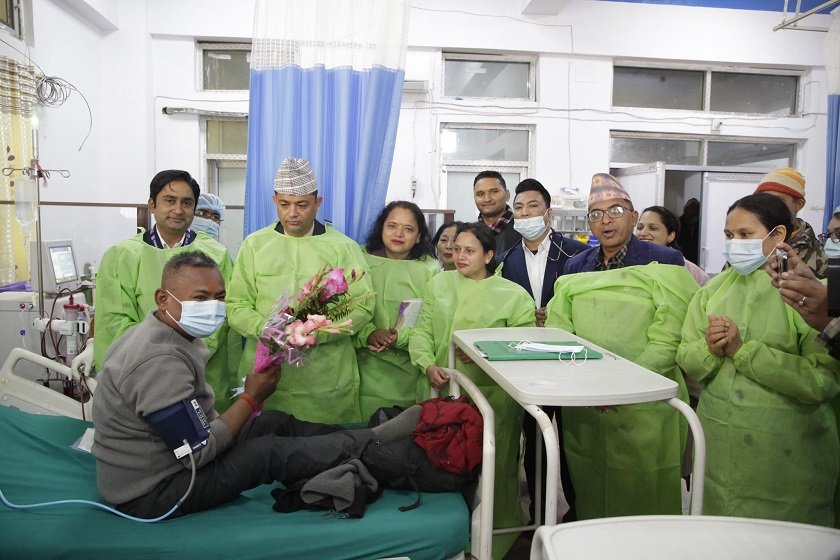 स्वास्थ्यमन्त्री गिरीद्धारा भेरी अस्पतालको हेमो डायलाईसिस कक्ष उद्घाटन