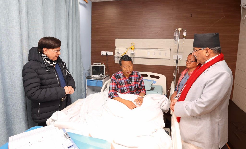 उपमहासचिव पुनको स्वास्थ्य अवस्था बुझ्न प्रधानमन्त्री सुमेरु अस्पतालमा