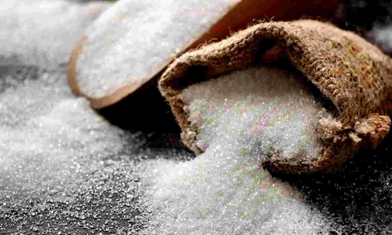 लुम्बिनी चिनी उद्योगको प्रदूषणः उखु क्रसिङ गर्दा उडेको खरानीसहितको धुलोले सुनवल बजार क्षेत्र प्रभावित