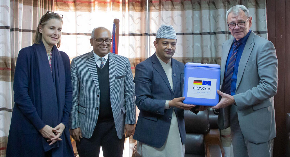 जर्मनीद्वारा कोभिडविरुद्धको १५ लाख डोज खोप हस्तान्तरण