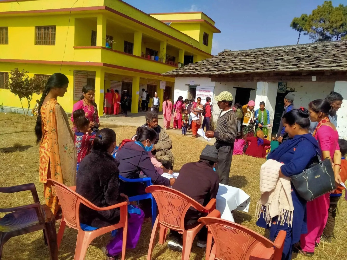 गाउँघरमा चिकित्सक कार्यक्रम : बैतडीका १२ सय बढी लाभान्वित