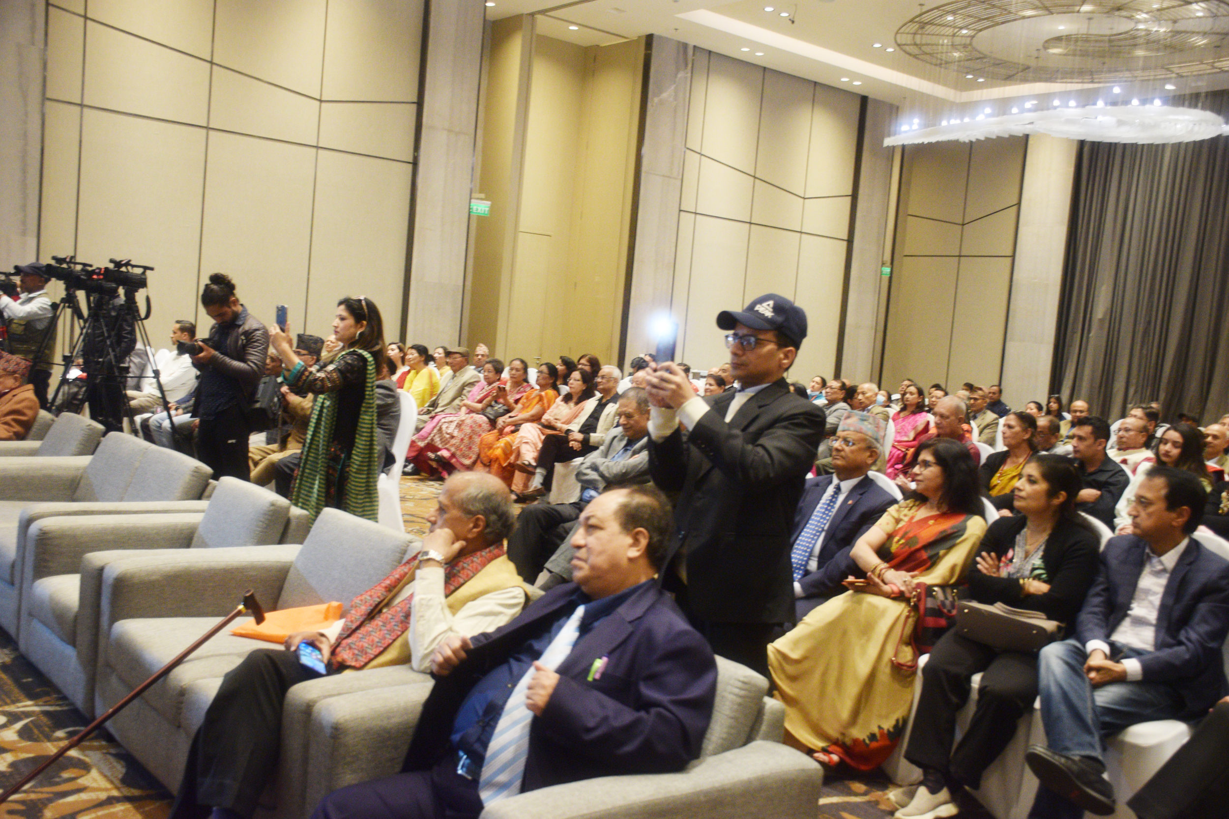 वरिष्ठ मुटुरोग विशेषज्ञ डा. अवनिभूषण उपाध्यायको ‘मुुटुसँग सहयात्रा’ पुस्तक सार्वजनिक