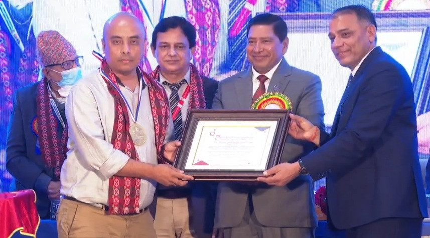 स्वास्थ्य वैज्ञानिकहरुको नवौं राष्ट्रिय शिखर सम्मेलन सम्पन्न, बेस्ट हेल्थ रिसर्चर अवार्ड डा. शिवराज मिश्रलाई प्रदान, कसलाई कुन अवार्ड ?