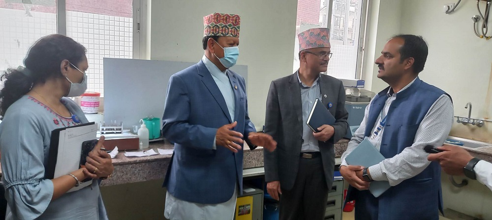स्वास्थ्यमन्त्री बस्नेतद्धारा वीर अस्पतालको आकस्मिक निरीक्षण, एक हप्ताभित्र सेवा सुधार गर्न निर्देशन