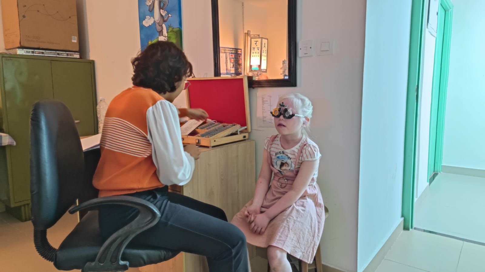 निःशुल्क आँखा तथा दन्त शिविरबाट २७० जना बढीले लिए लाभ