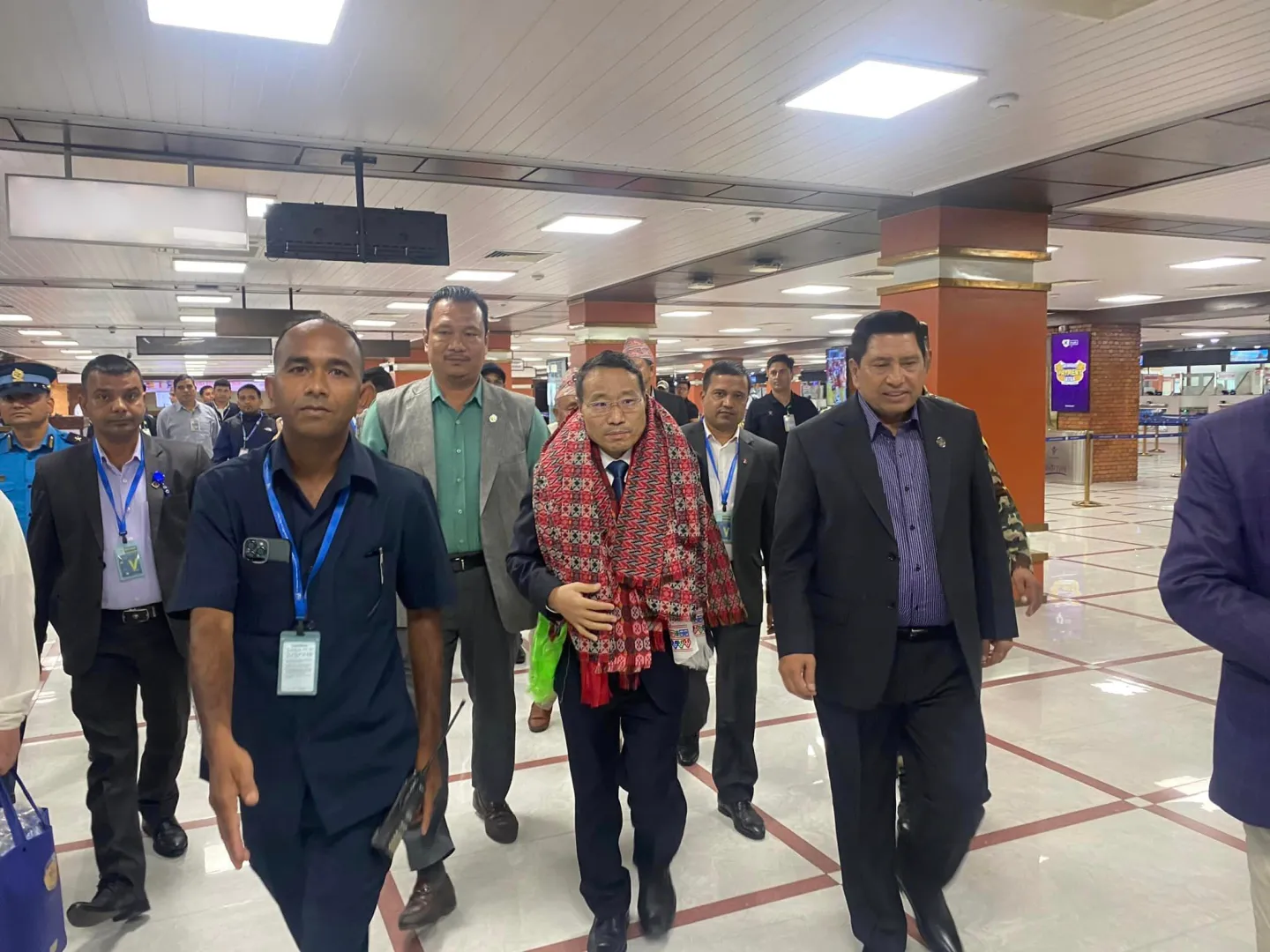 चीनमा उपचार गराएर ४ महिनापछि स्वदेश फर्किए वर्षमान पुन