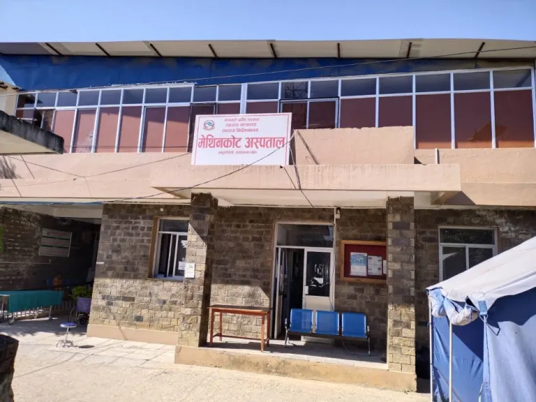 भौतिक संरचना र जनशक्ति अभावबीच सेवा प्रवाह गर्दै मेथिनकोट अस्पताल