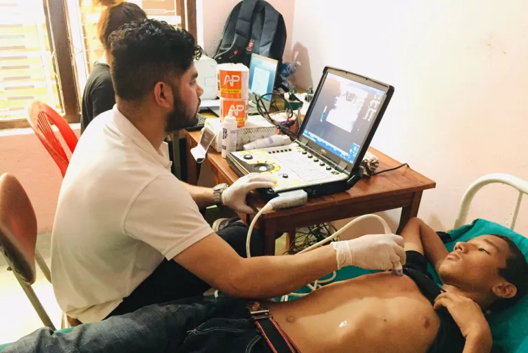 धादिङबेसीमा केएमसीको निःशुल्क स्वास्थ्य शिविर