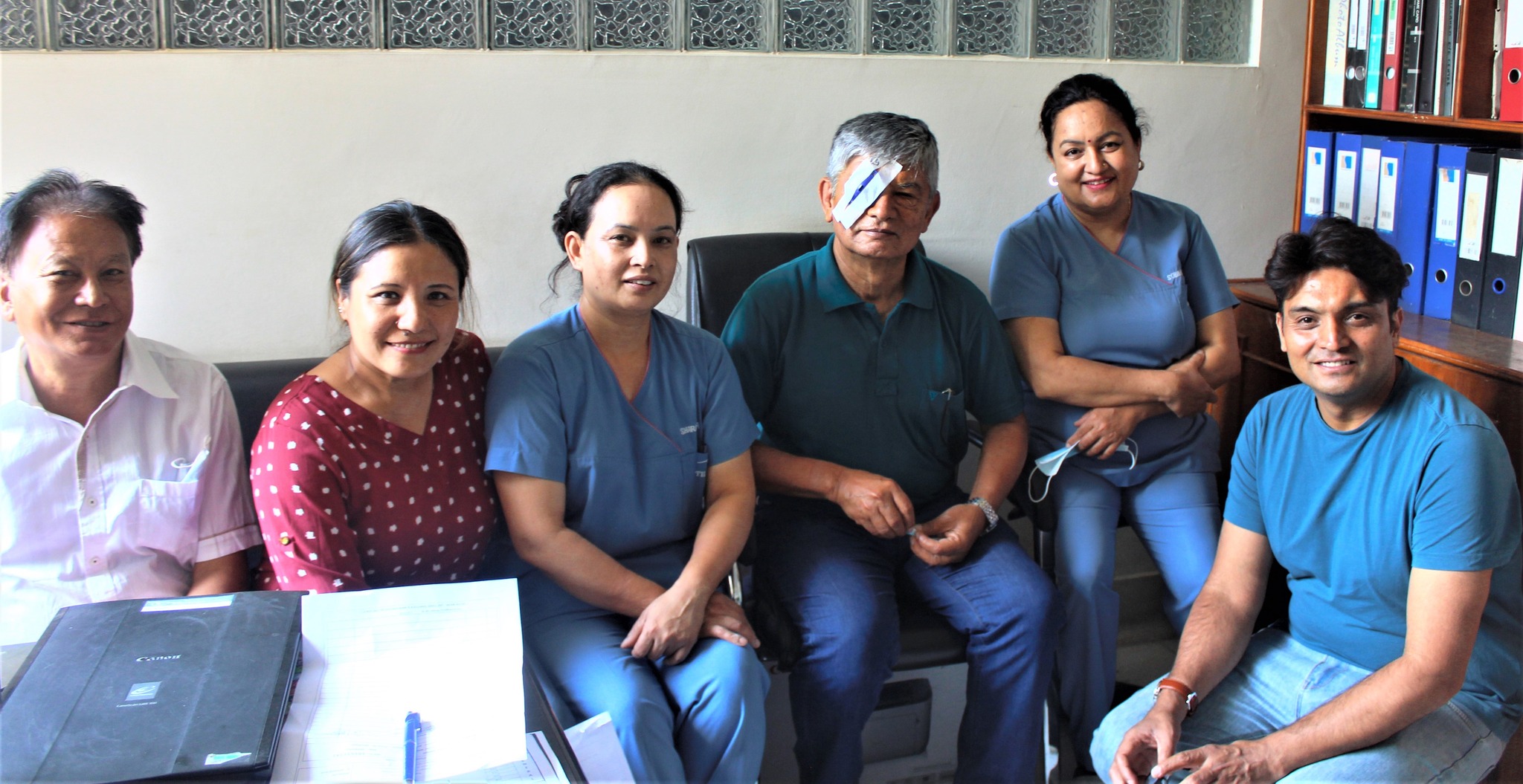 वरिष्ठ कलाकार मदनकृष्णको आँखामा स्वदेशी इन्ट्राकुलर लेन्स