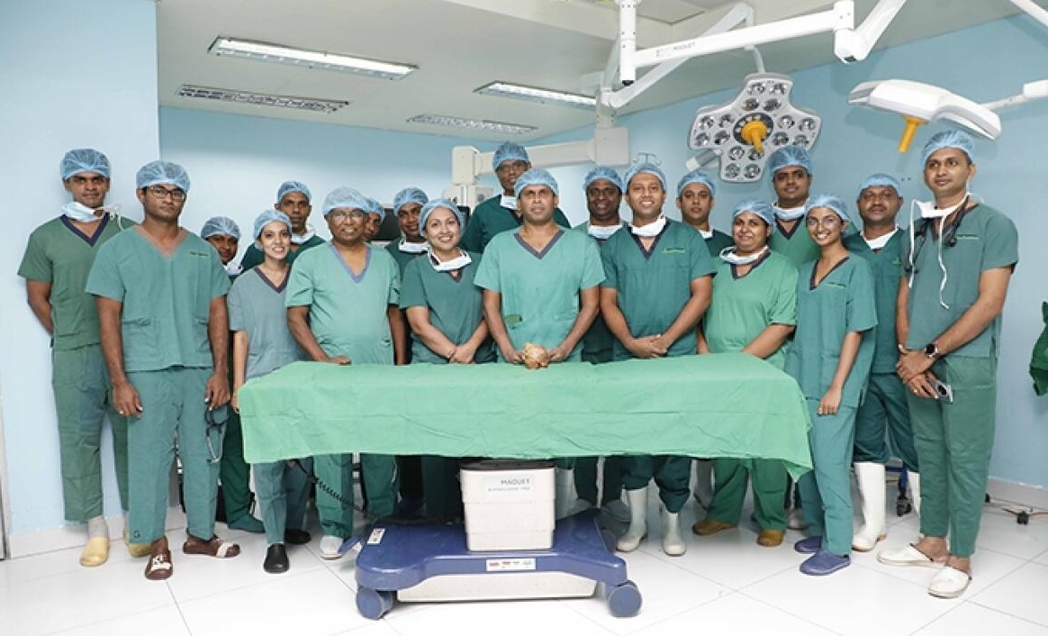 श्रीलङ्काली सेनाका डाक्टरले निकाले विश्वको सबैभन्दा ठुलो मिर्गौलाको पत्थरी, बन्यो विश्व कीर्तिमान