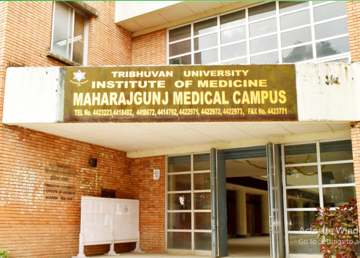 महाराजगञ्ज मेडिकल कलेजमा स्ववियुले तालाबन्दी गरेपछि क्याम्पस प्रमुखको निर्देशनमा पठनपाठन बन्द गर्ने निर्णय