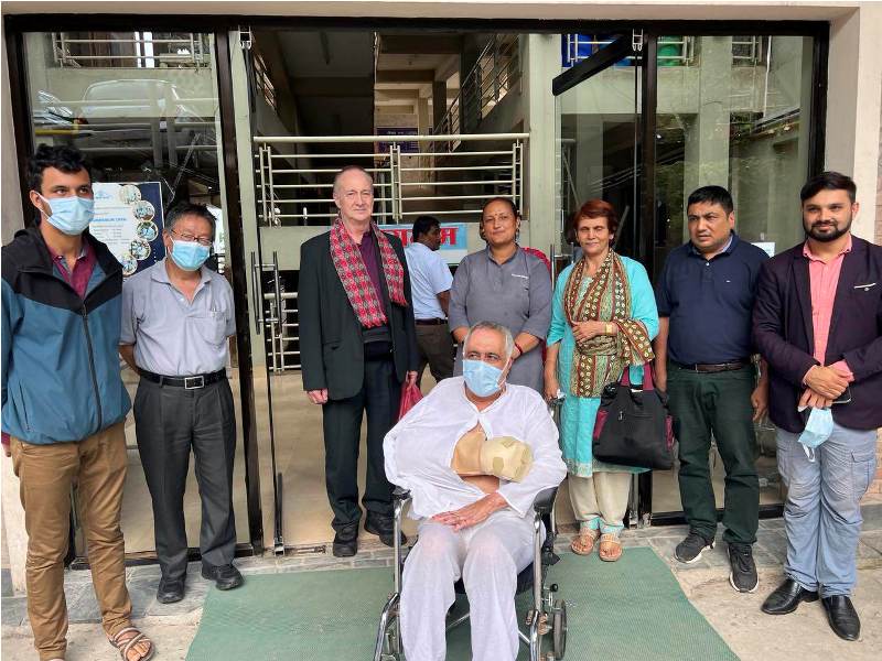 हातको औंलाको सफल शल्यक्रियापश्चात् कांग्रेस सांसद  भण्डारी अस्पतालबाट डिस्चार्ज