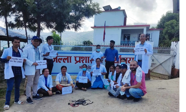 अछामका स्वास्थ्यकर्मी आन्दोलित