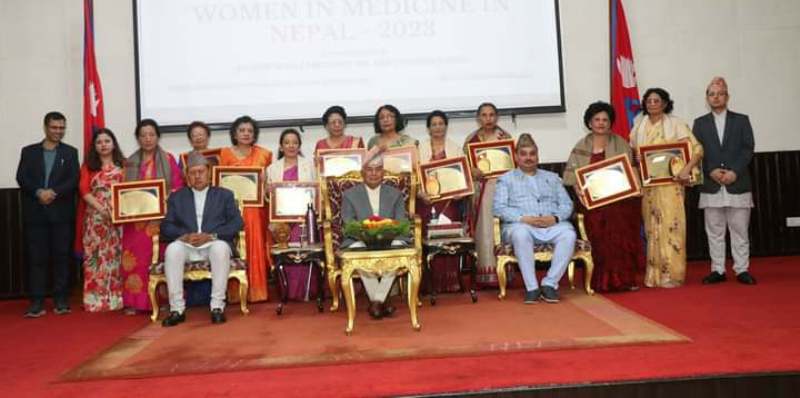 पाँच जना महिला चिकित्सक ‘वुमन इन मेडिसिन २०२३' अवार्डबाट सम्मानित, क–कस्ले पाए ?