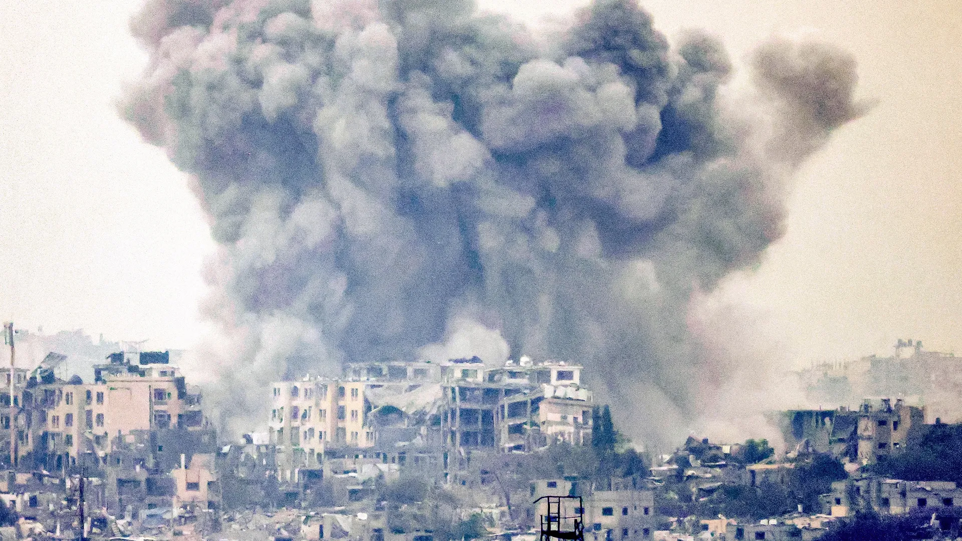 इजरेलद्धारा उत्तरी गाजामा निरन्तर बम आक्रमणः अस्पतालबाट बिरामी सार्न असम्भव