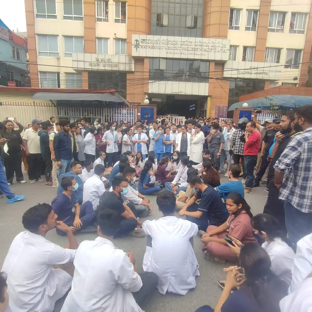 केएमसी अस्पतालमा कार्यरत डाक्टरमाथि हातपात, दुई जना पक्राउ