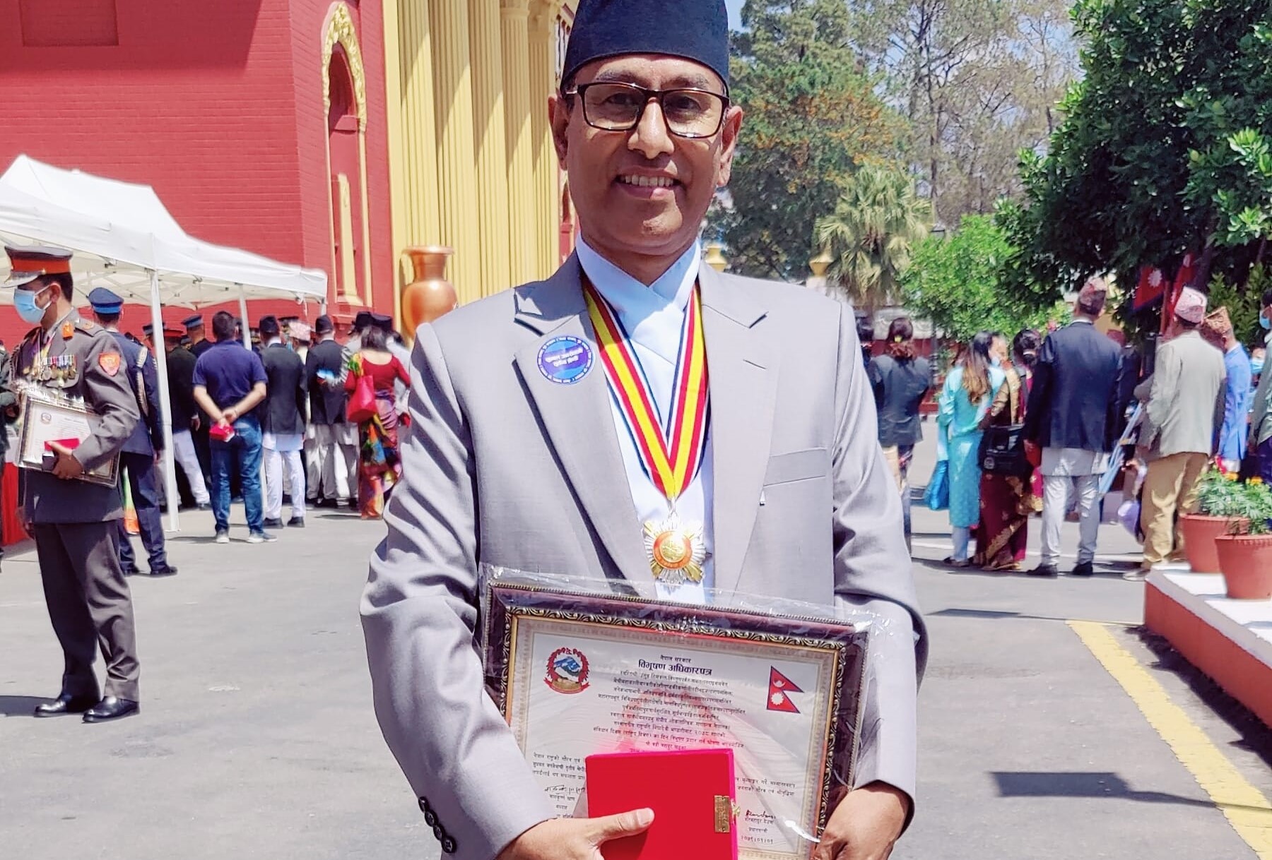 सर्बोच्चले भन्योः 'बागमती प्रदेशको स्वास्थ्य सचिव खड्कालाई जिम्मेवारीबाट हटाउने निर्णय कार्यान्वयन नगर्नु'