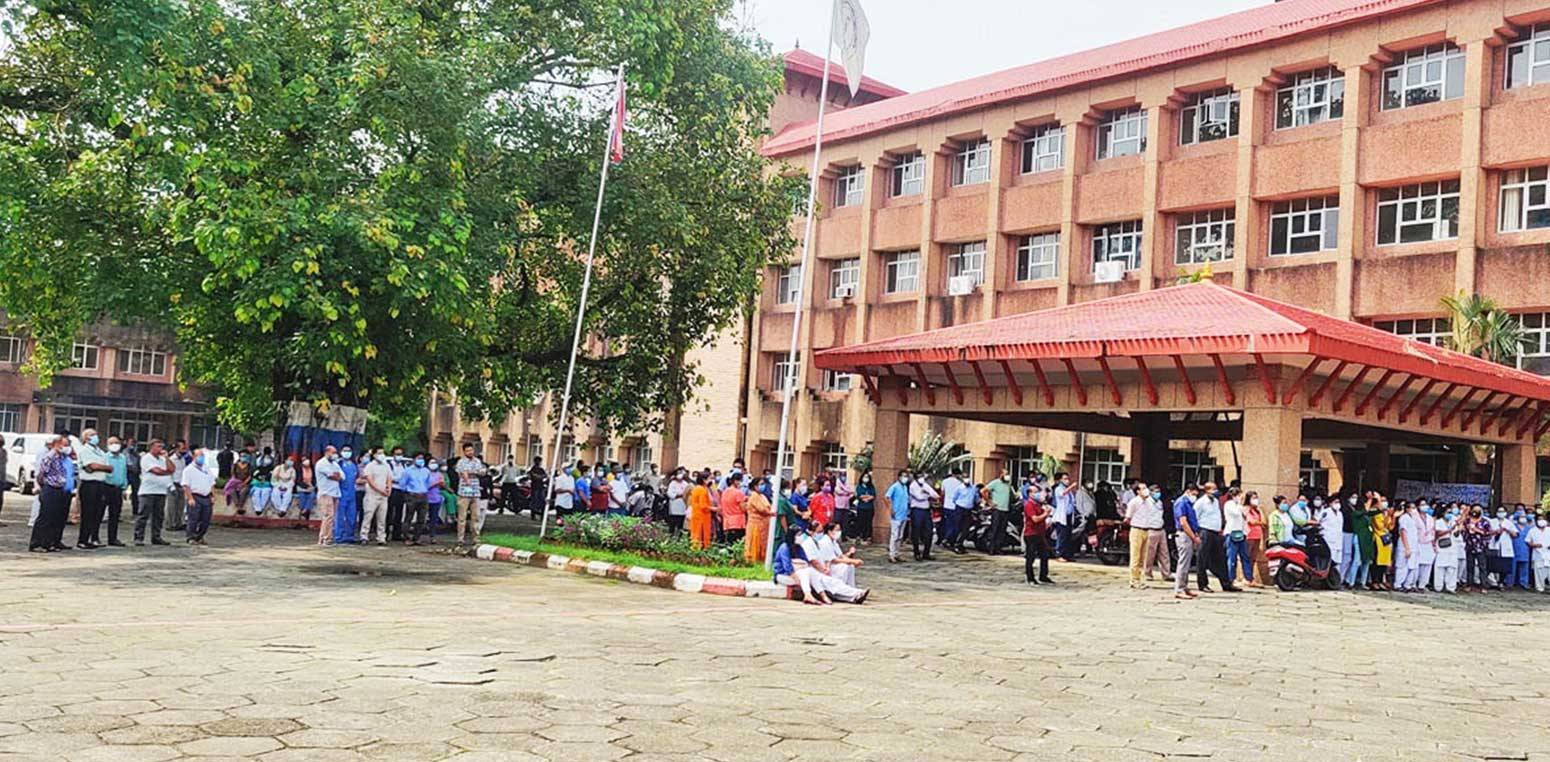 बीपी कोइराला स्वास्थ्य विज्ञान प्रतिष्ठानः फार्मेसीका कर्मचारी प्रतिष्ठान मातहत ल्याउन माग