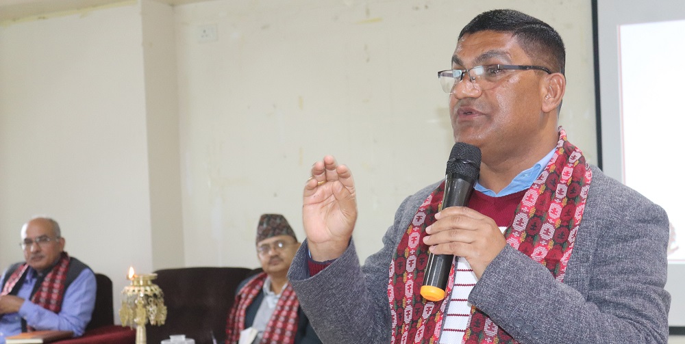 स्वास्थ्य बिमा गरेकालाई दोस्रो दर्जाको व्यवहार गर्न पाइँदैन: स्वास्थ्यमन्त्री जोशी