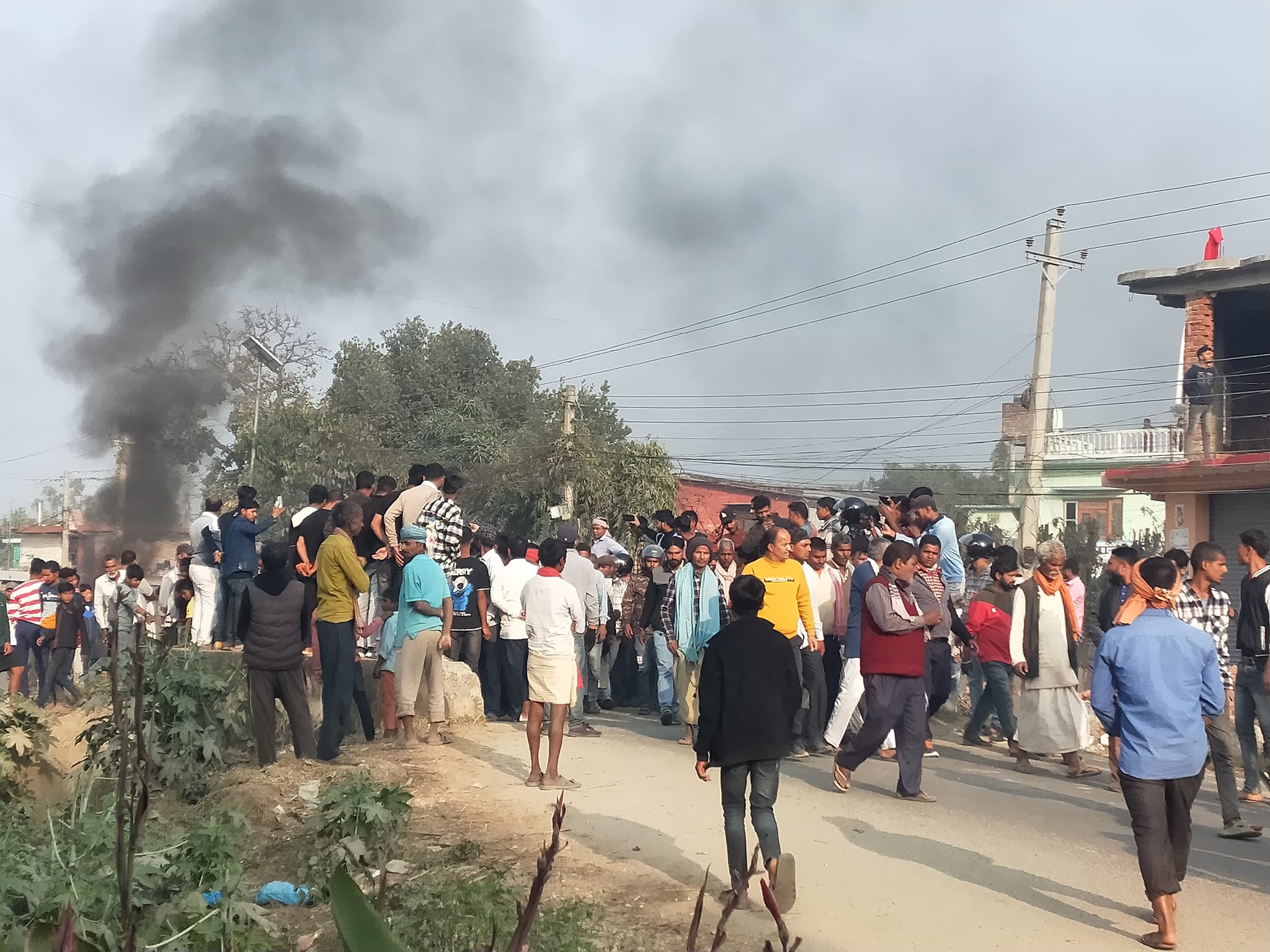 प्राथमिक स्वास्थ्य केन्द्र स्तरोन्नति विवादः सर्लाहीको बरहथवा अझै तनावग्रस्त, पुनः कर्फ्यु आदेश जारी