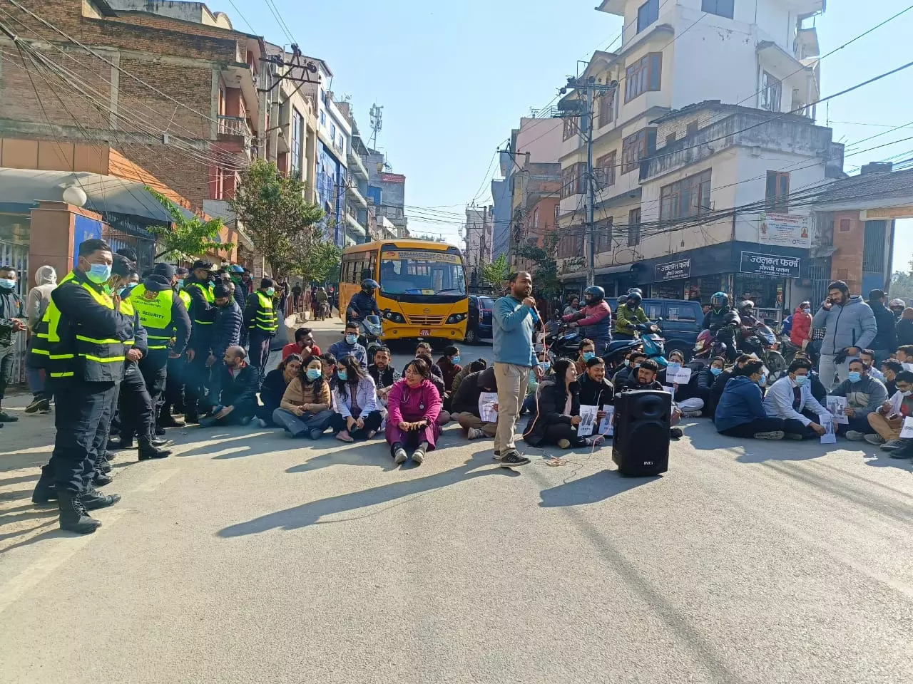 केएमसी अस्पताल र आवासीय चिकित्सकबीच वार्ता जारी