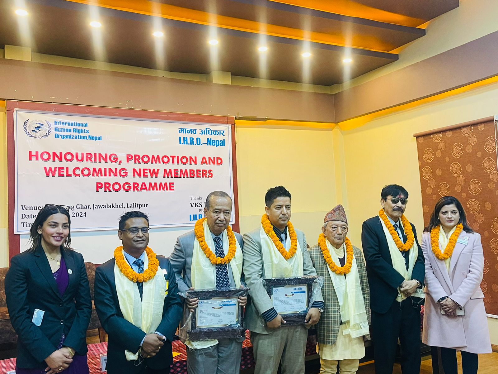 क्यान्सर विशेषज्ञ डा. अरुण शाही अन्तर्राष्ट्रिय मानव अधिकार संगठन नेपालद्धारा सम्मानित