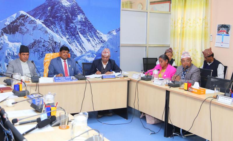 स्वास्थ्यका लागि 'प्रतिकूल' गुट्खा, खैनीजस्ता सुर्तीजन्य पदार्थको उत्पादन 'घटाउँदै लैजाने