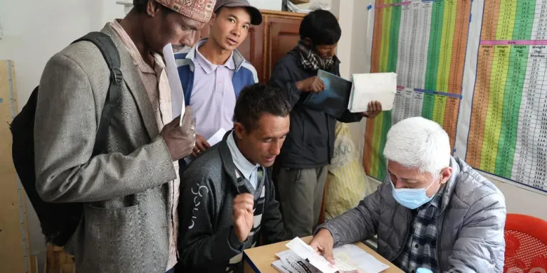 केएमसीका २५ विशेषज्ञ चिकित्सकको टोलीद्वारा मुगुको गमगढीमा बृहत् निःशुल्क स्वास्थ्य शिविर सञ्चालन